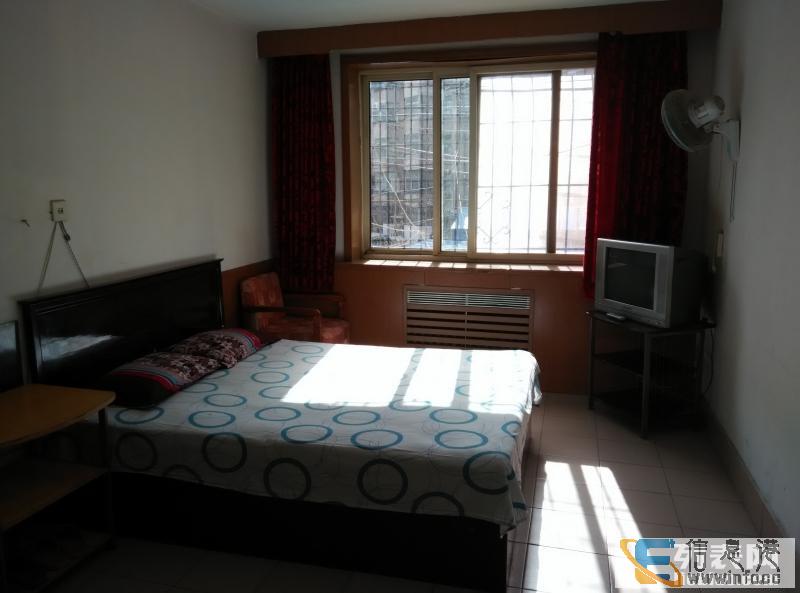 火车站附近的精装大床房