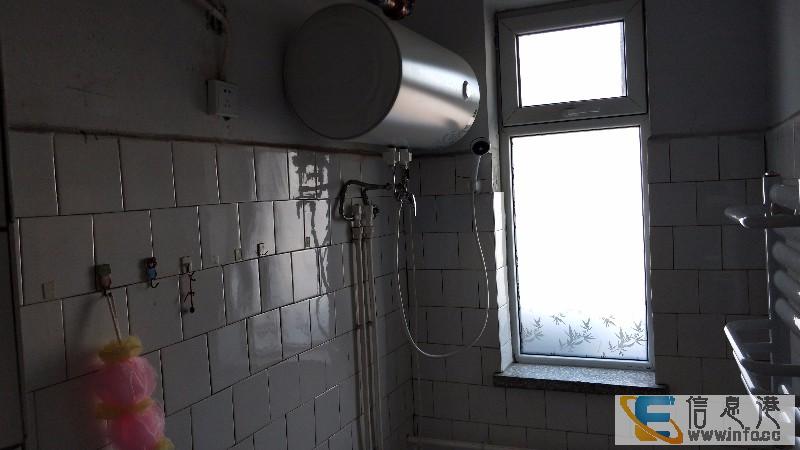 英雄中路中宏时代马路对面 2室 1厅 70平米 整租