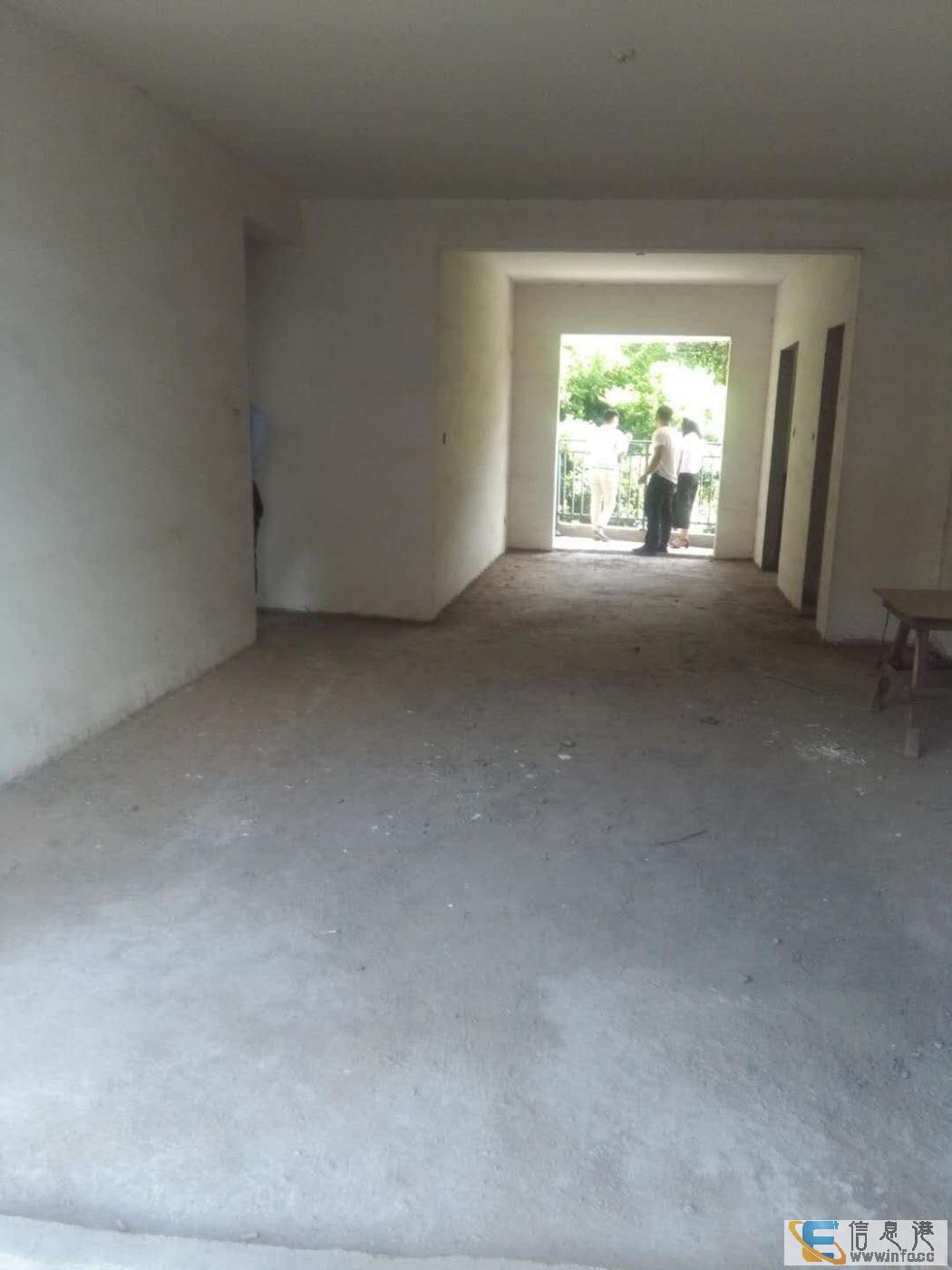 爱莲湖畔旁 4室2厅2卫 均价低达4800一平米爱莲湖畔旁