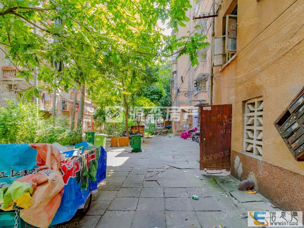 白马路上海万科对面白马河公园边上两房带杂物间1800元春园小