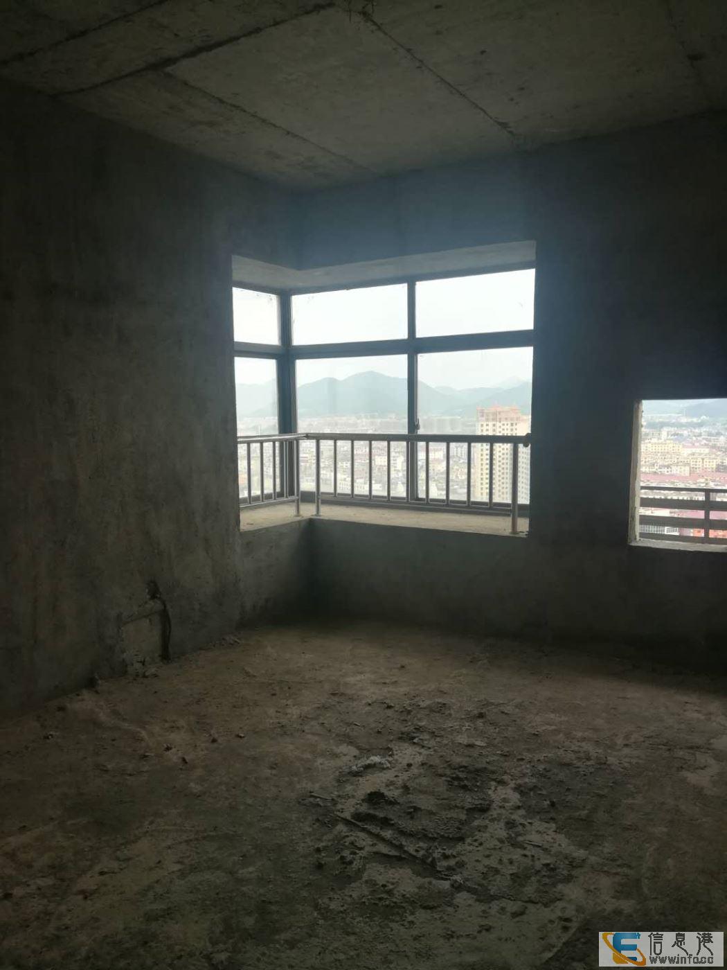 中央购物公园,四小二小三小一小五小一中人民公园旁边,南北中央