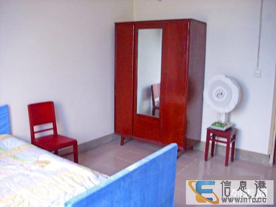 十字街工业品公司宿舍 3室 1厅 96平米 整租