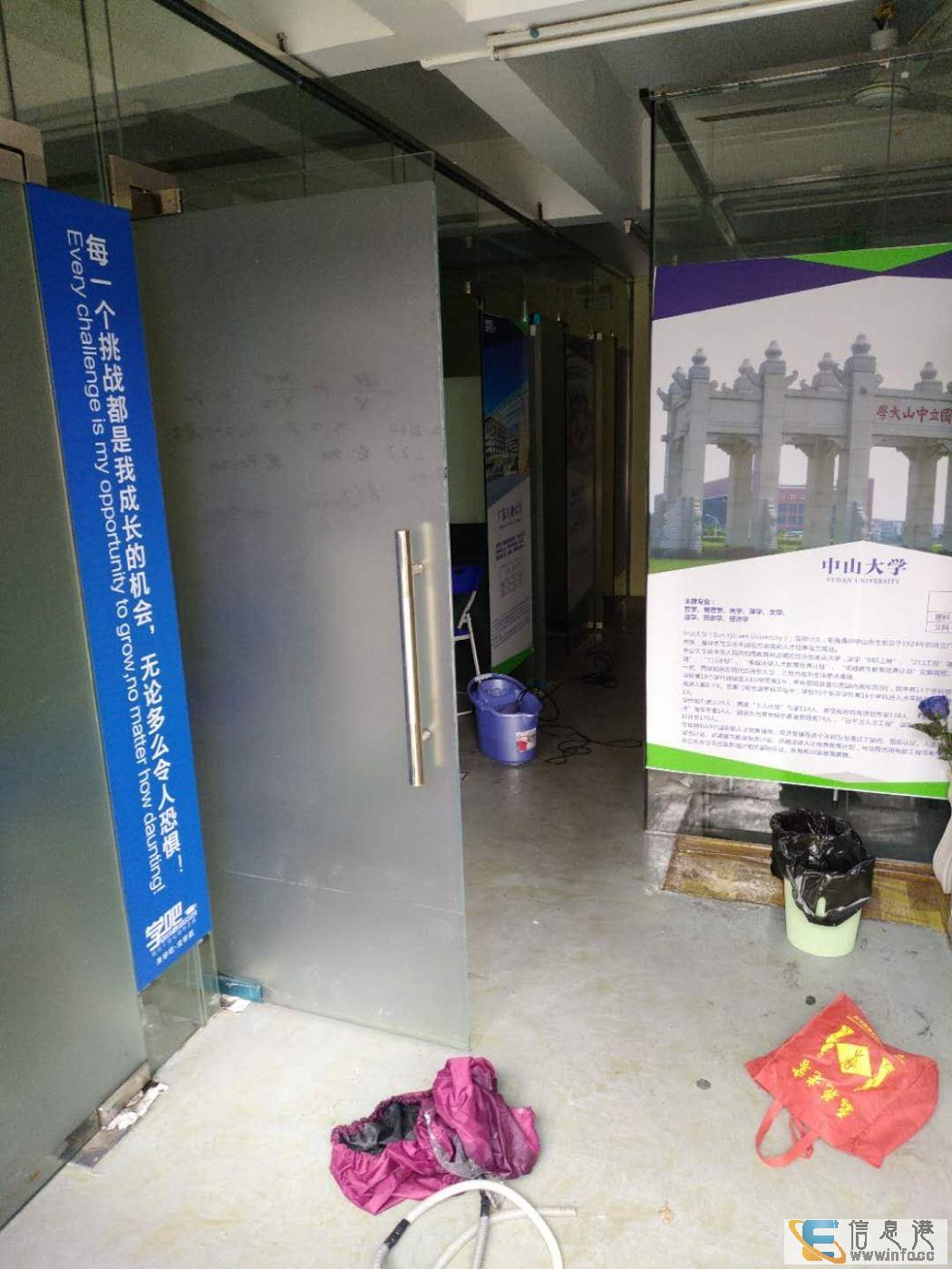 小区出入口 诚意出售 鸿都花园65平方单层店铺