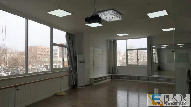 黄岛区长江中路世纪商场三源书吧二楼培训室出租