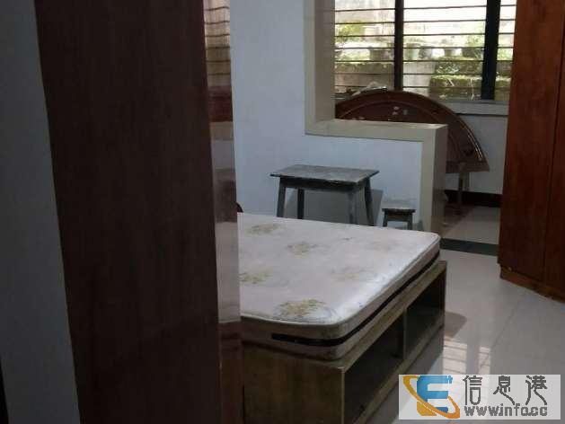 桃花巷一楼，两室两厅，可以拧包入住