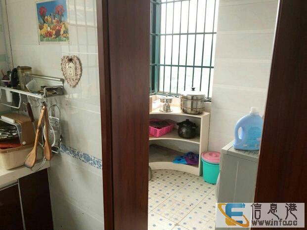 宏力新村步梯五楼精装三房两厅两卫带大露台只需89万新村