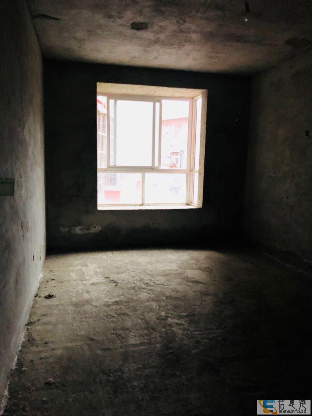 飨堂小学旁 毛坯三房142平35万 三楼 采光好价可谈师院东