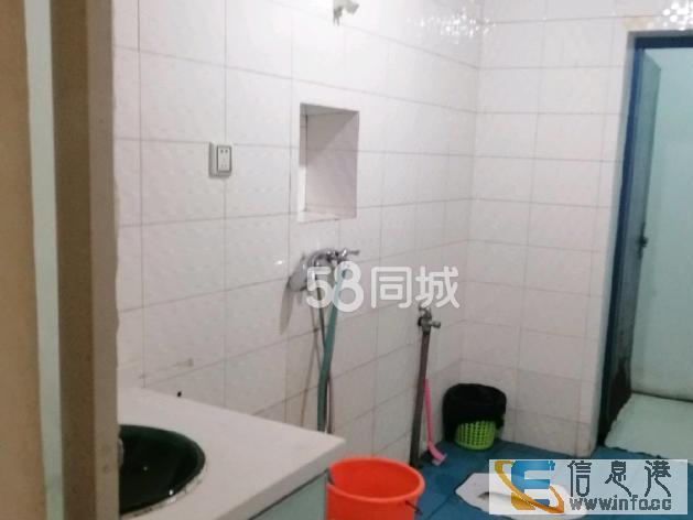高坪地路1室1厅1卫 个人