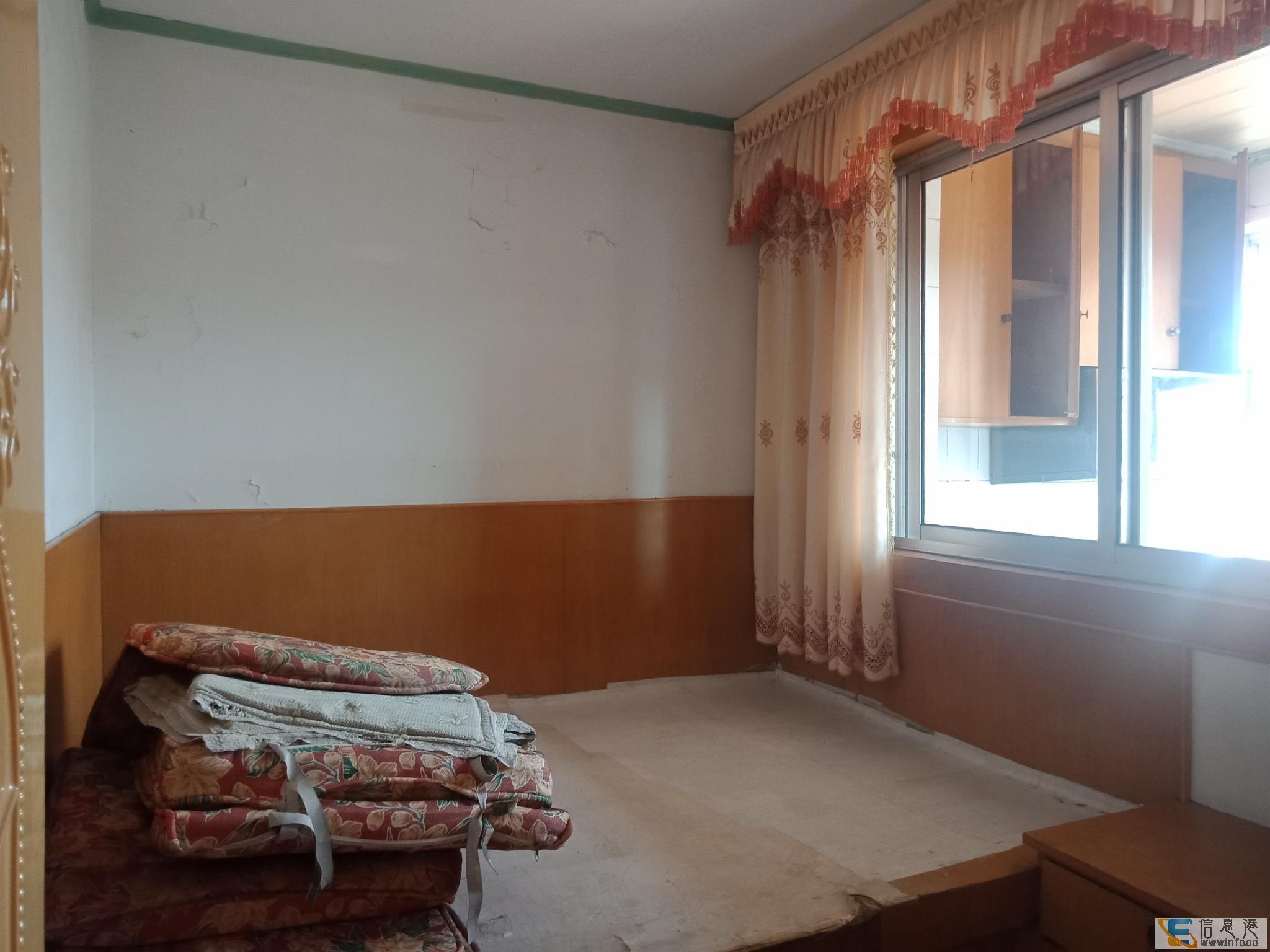 修朝霞造纸厂宿舍三楼首付10万两室32万造纸厂宿舍