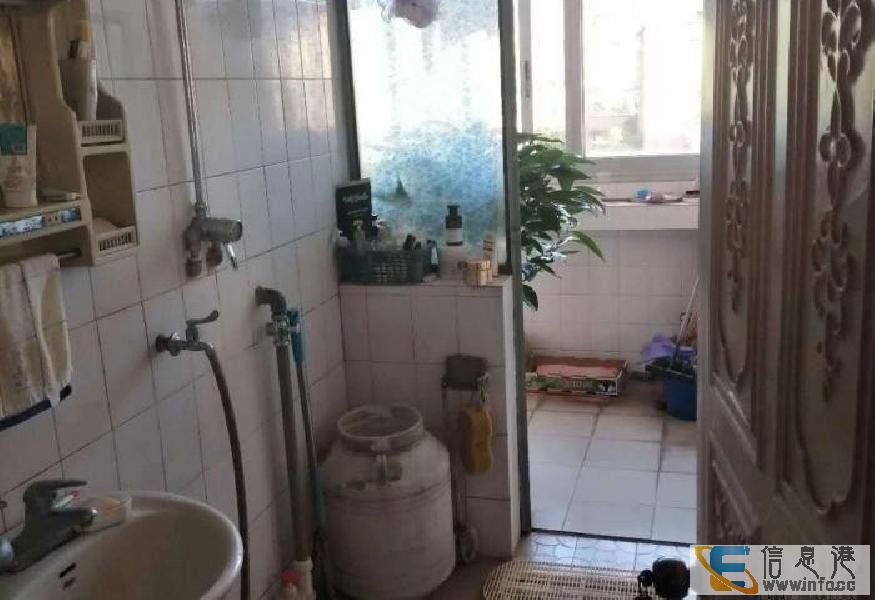 中医院旁东风二小区 128平3室5楼端头房 75万就卖了东风