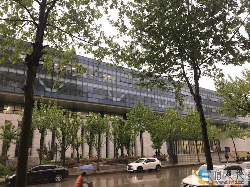 临街门面一间出租