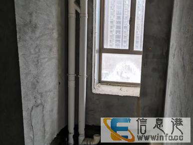 湖景1号电梯上好楼层，143平带入户花园，南北通透售69万8