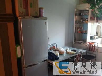 东湖小区位于国税局旁，普通装修带家具家电4楼