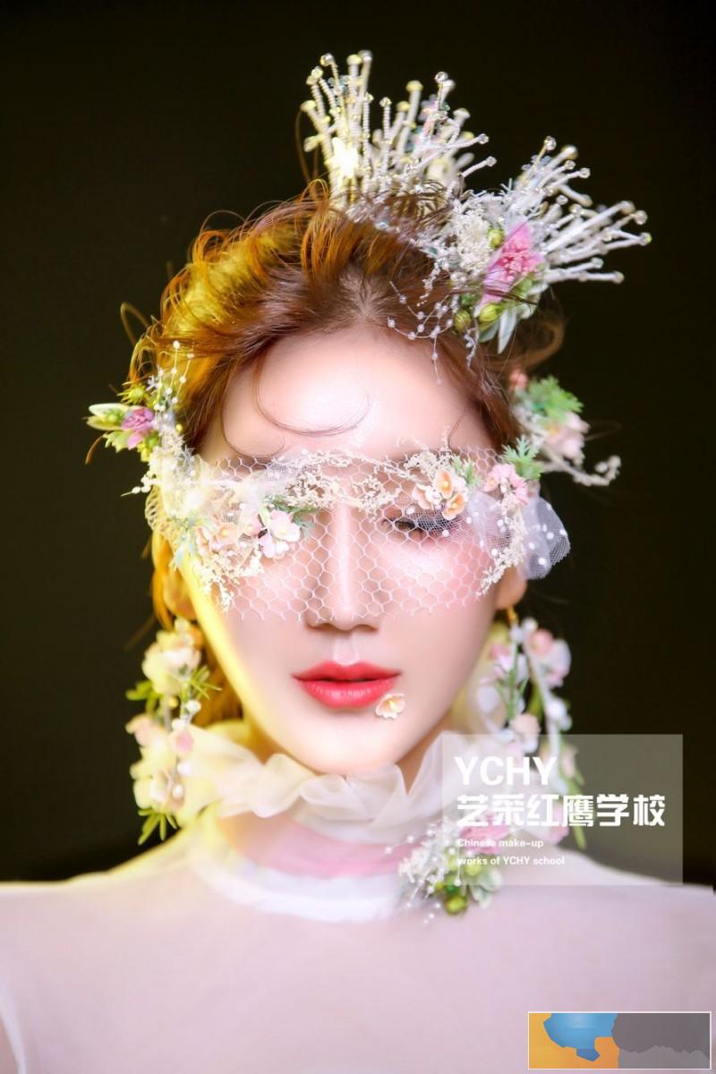 连云港化妆培训 连云港化妆学校 艺采红鹰化妆学校报名找可可