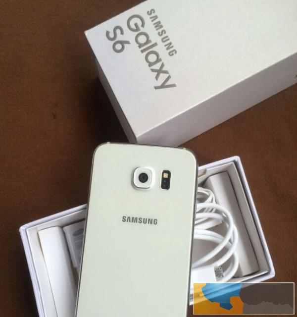 自用白色三星手机 用了3个月 速度特别快