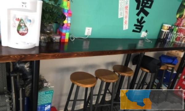 餐厅长条吧台桌，高脚凳整体转让