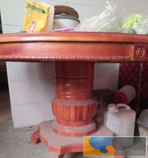 结婚时候买的新餐桌 没地方放