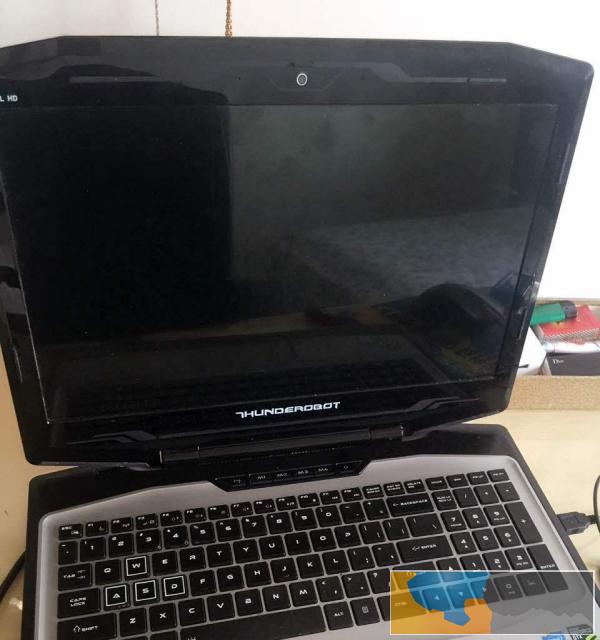 雷神911 T2 橙色 在游戏的世界里速度就是生命 笔记本