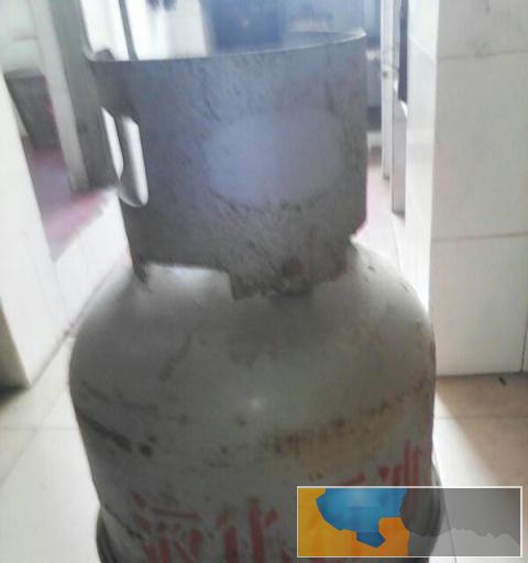 廉价转让热水器和液化气钢瓶