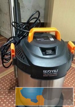 出售二手亿力小型家电吸尘器