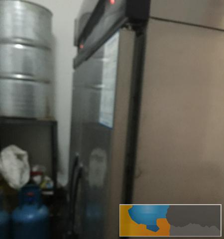 餐厅桌椅,厨房厨具全套设备低价出售,或转让