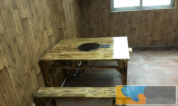 厂家直销火锅桌子,火锅桌,木桶饭桌子,农庄桌椅,花篮隔断