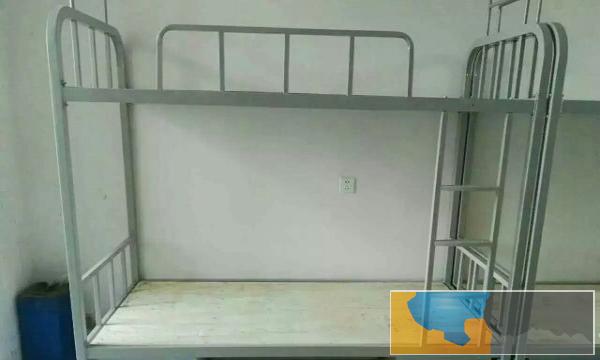 信阳上下床厂家,儿童床实木床公寓床课桌椅餐桌椅连排椅厂家