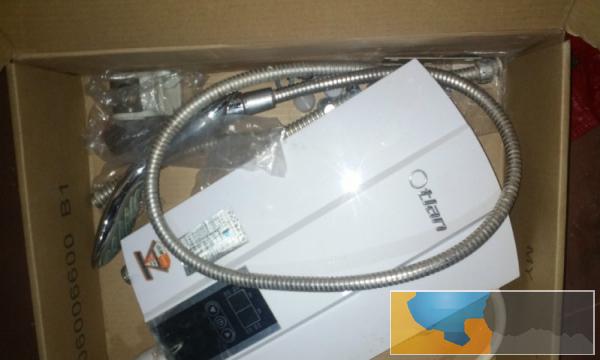 出售油烟机,一台,热水器一个