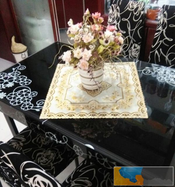 九成新餐桌,美观大方,洋气质量没得说