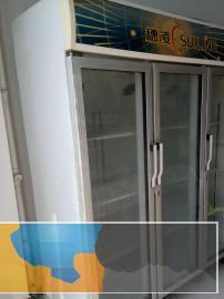 穗凌三门冰箱展示柜转让，原价8000多现在只有1500