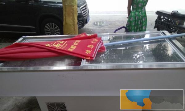 转让冰柜9.8成新