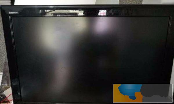 32寸康佳液晶电视，400元 包修三个月