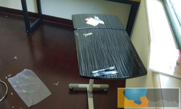 笔记本支架 未用过 只是在上面摆过东西 原价300元给钱就卖