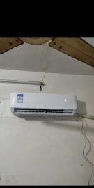 有九成新格力美的品牌空调低价出售，还有柜机窗机，质量保证