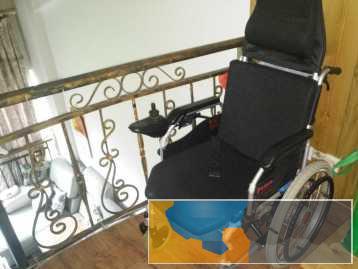 亲戚3800买来送的电动轮椅太重上楼梯不方便只用一次