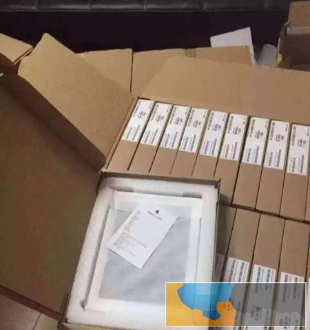低价处理几台全新ipad4国航