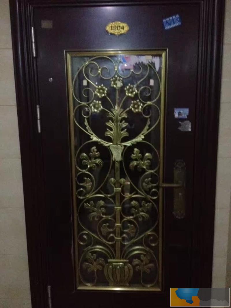 套房入户门两扇