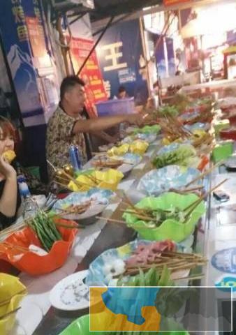 昭通回转火锅旋转麻辣烫串串香回转涮涮锅多少钱一台