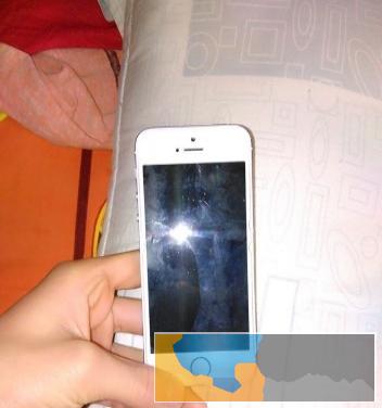 日版苹果5s 16g 背后有轻微划痕 介意的不要拍