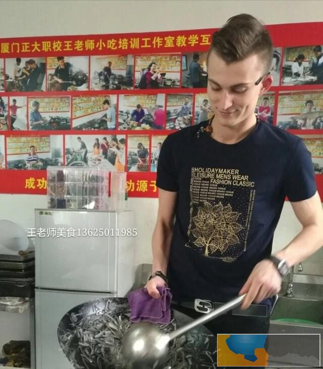 炸鸡排汉堡肉夹馍烤肉拌饭培训早餐蒸菜套餐