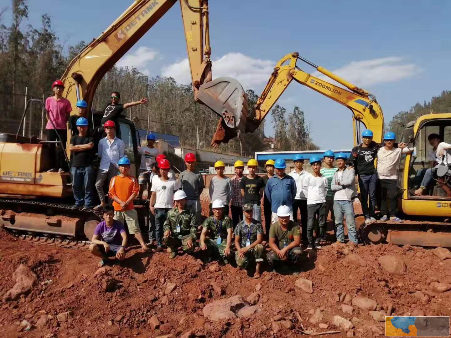 元江挖机培训哪里专业云南滇商挖机培训学校