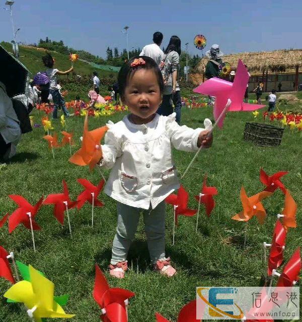 找一名有爱心带小孩的保姆