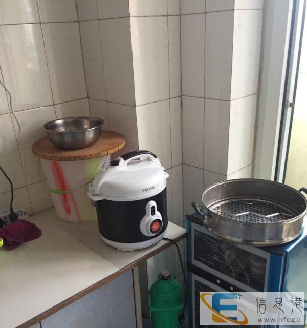 回族阿姨长期在家看娃娃