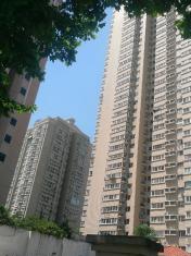 需要一名保姆阿姨可住家可不住家