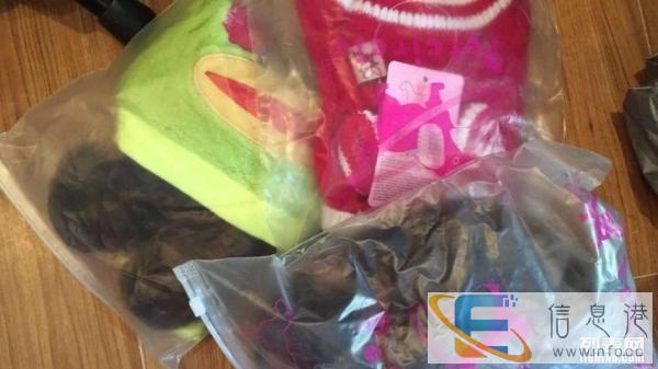 猫衣服和狗衣服，一共四件