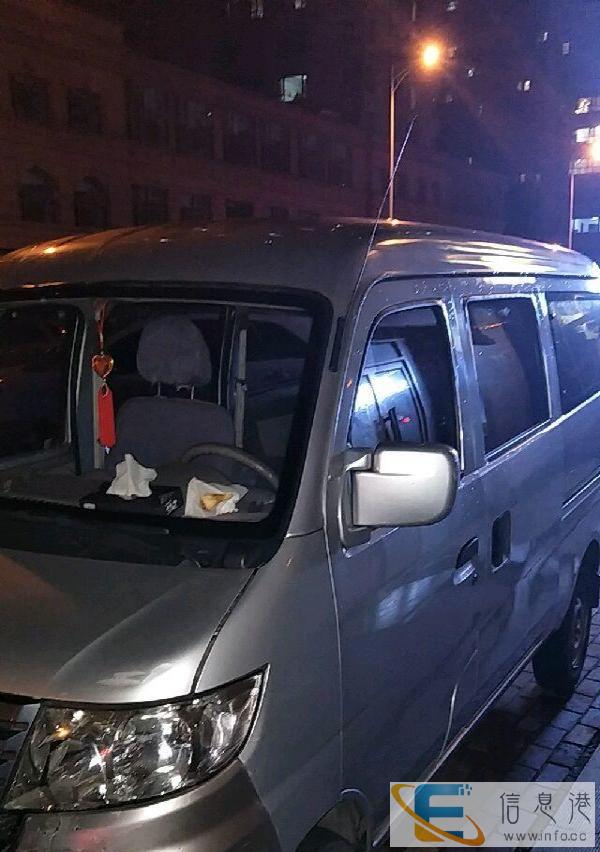 哈飞汽车8座微型面包车