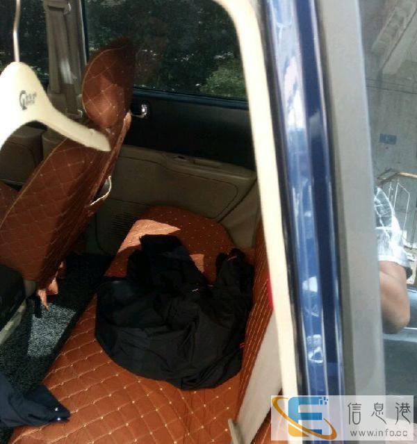 本人是哈飞赛马车，车板正，可接送学生，和上班一族，也可机