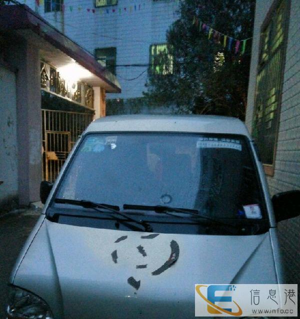 出租8坐五菱面包车、和26坐中巴客车，带司机