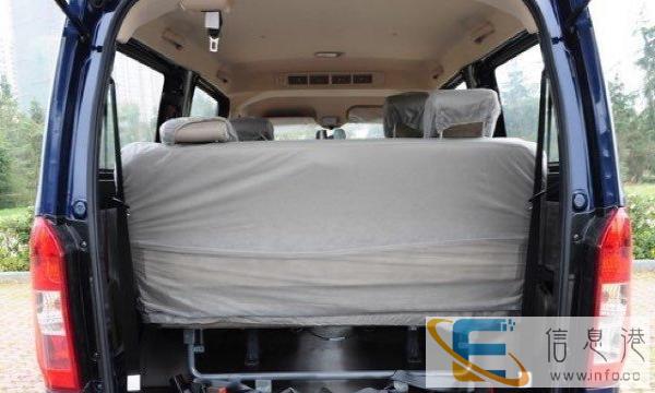 七座五菱荣光带司机出租 搬家 拉货