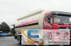 重汽华威厂家直销各类散装水泥车和下灰车价格优惠